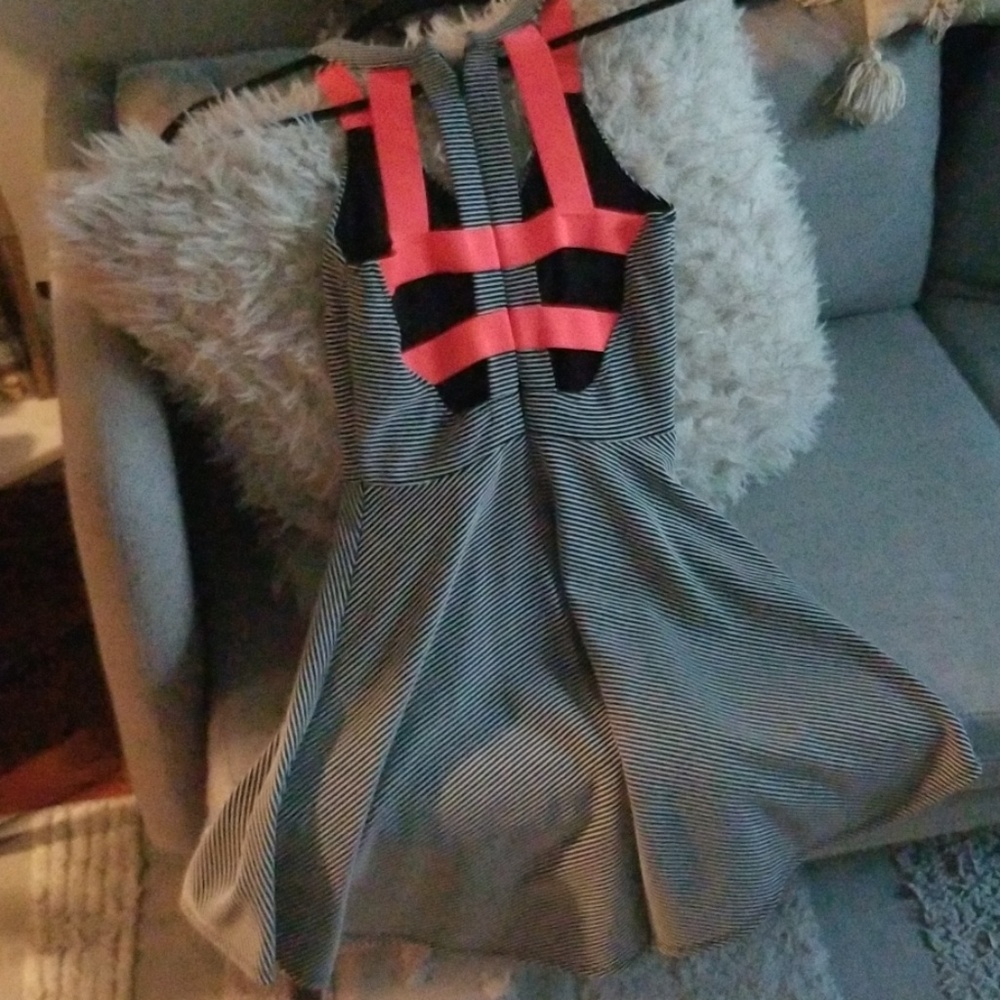 Dress - Picture 2 of 4